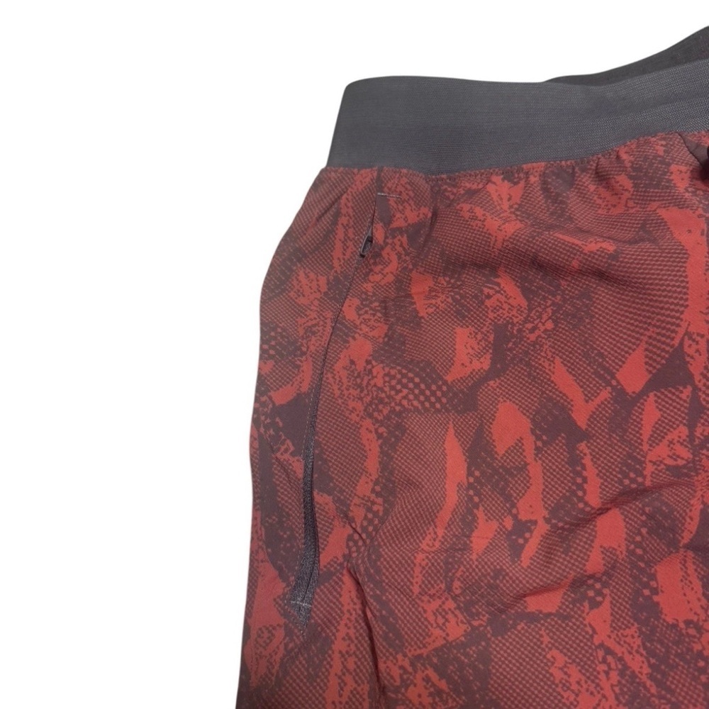 Lululemon License to Train Short 7” Linerless Size XXL Camo Geometric workout - Picture 4 of 7